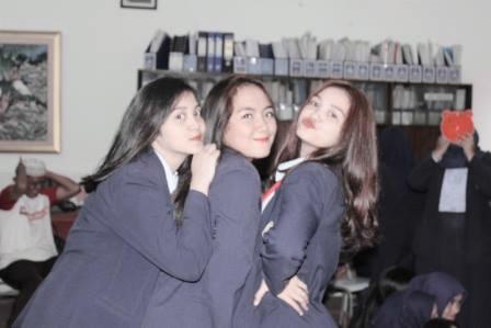 Kgn sekolah ga sih?:') <a href="/uvaavaww/">sabargurl</a> <a href="/mutiararizki7/">Mutiara Rizki</a>