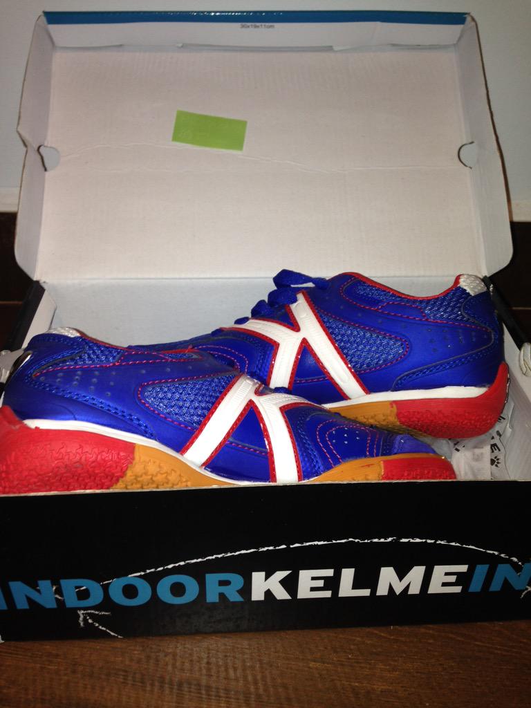 10Juanpi10's tweet photo. Pocos RT y pocos followers para el sorteo de estas @Kelmesports firmadas por mi!!Participa!!!!!!RT MAS FOLLOW. http://t.co/vJTT2zzE6J