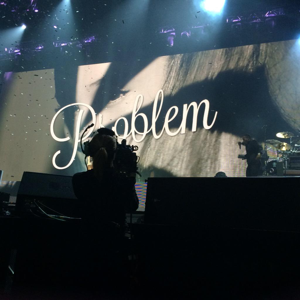 SpainAGB's tweet photo. (Fotos hechas por mí) Video introducción a Problem #HoneymoonTourBarcelona http://t.co/cGGJw5Ulyj