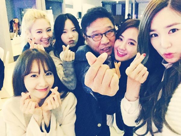 Happy birthday to Lee Soo Man! Thank you for SNSD and yes we\re ready to throw our money to you for this comeback. 