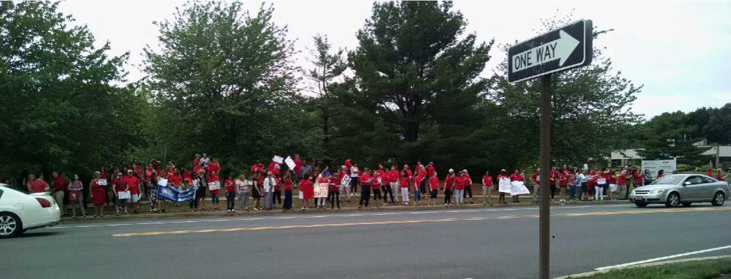 SuePazinko's tweet photo. #fundnjpensions  RALLEY @SamThompsonNJ  DO WHAT YOU SAY FUND THE PENSION 700+STRONG @ChasingSpadea @NJEA @sbeanews http://t.co/whXOadOkjb