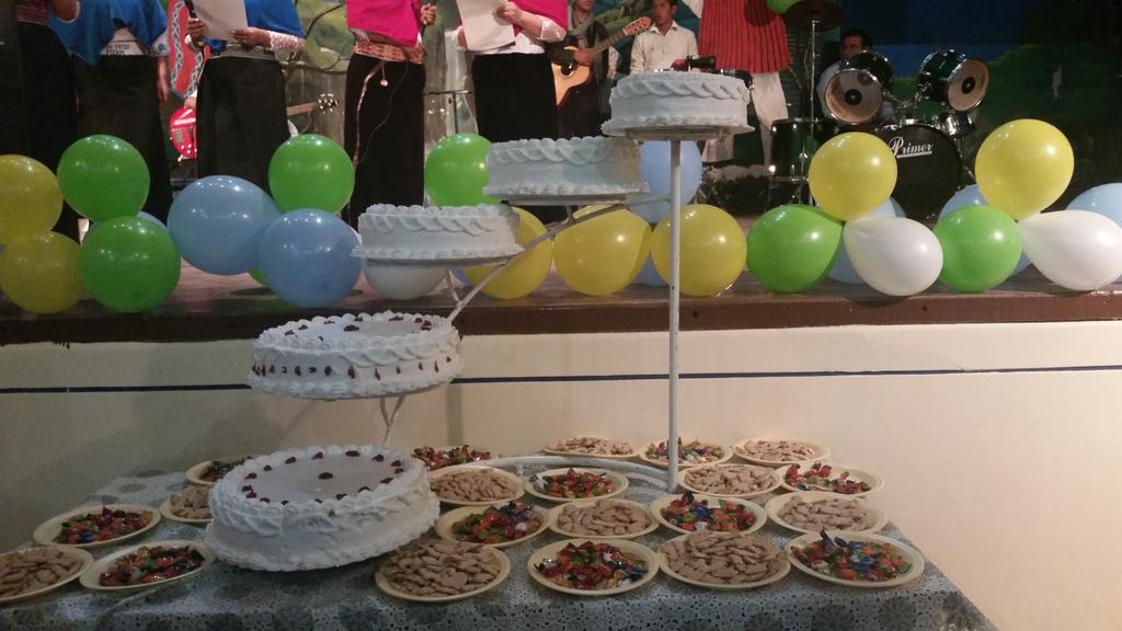 XimePonceLeon's tweet photo. Esta es la familia unida por el cariño para festejar a los padres...con o sin herencia
#JusticiaSocial
#Fierpi http://t.co/nE83wNQnfd