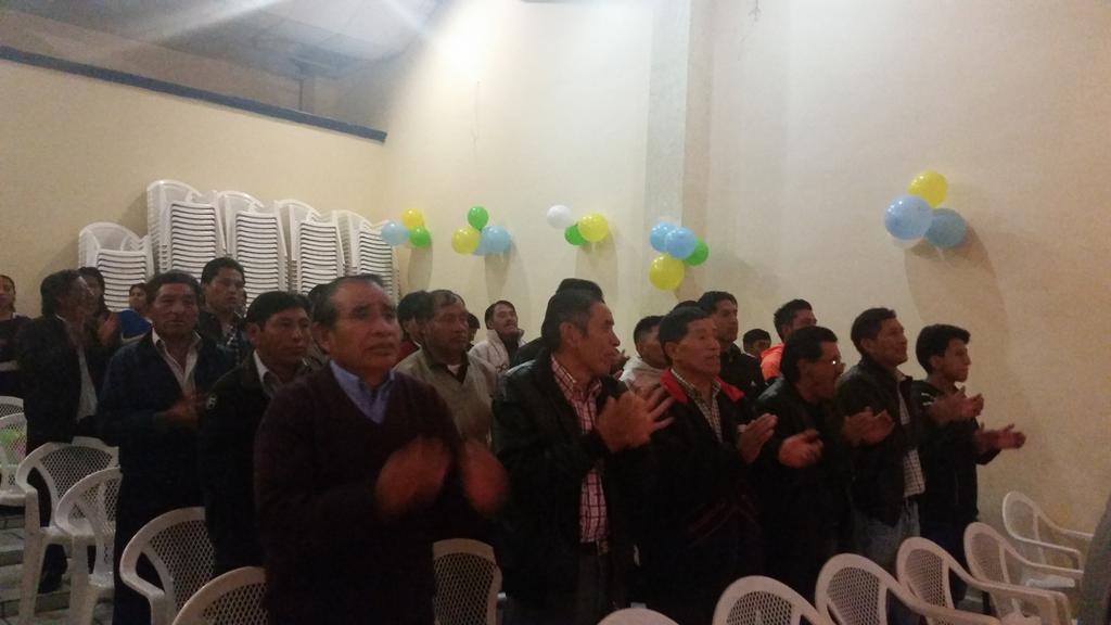 XimePonceLeon's tweet photo. Esta es la familia unida por el cariño para festejar a los padres...con o sin herencia
#JusticiaSocial
#Fierpi http://t.co/nE83wNQnfd