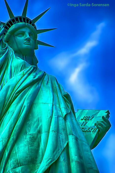 2 statue of liberty. статуя свободы сша. северная америка статуя свободы. 2 statue of liberty. статуя свободы 2022.