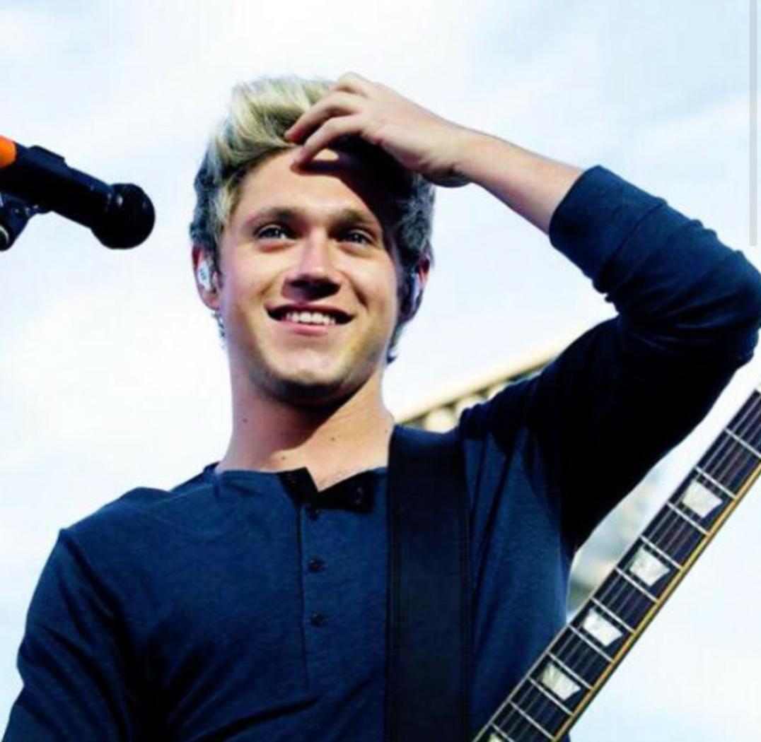 1dupdateo's tweet photo. Niall on stage in Denmark 16 / 6
#1dpics #1dupdatesonline #1DForMMVA #OTRADenmark http://t.co/ZamDlpEXU1