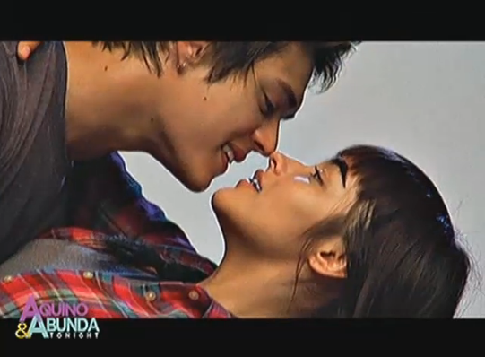 Crisera14330's tweet photo. A &amp; A's LizQuen Intro - 1 (screencaps)

#JTWYA2ndBlockbusterDay http://t.co/Nlorfd6wxw