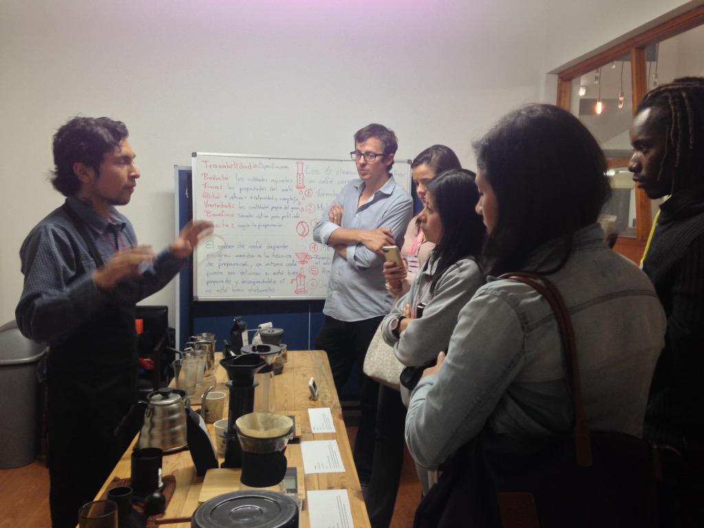 Minka_Ec's tweet photo. Hoy en el evento #CafeIQ de @impactoquito, deliciosa forma de contar historias! Degustando café con Jonathan Ramirez http://t.co/omGMERmAXj