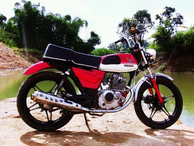 Pusing mandiin, cemplungin aja ke kolam biar mandi sendiri <a href="/InfoTouring/">Info Bikers</a> <a href="/LadiesBiker/">Ladies Biker</a> <a href="/HONDACBONLINE/">HONDA CB ONLINE</a> #RideNRoll