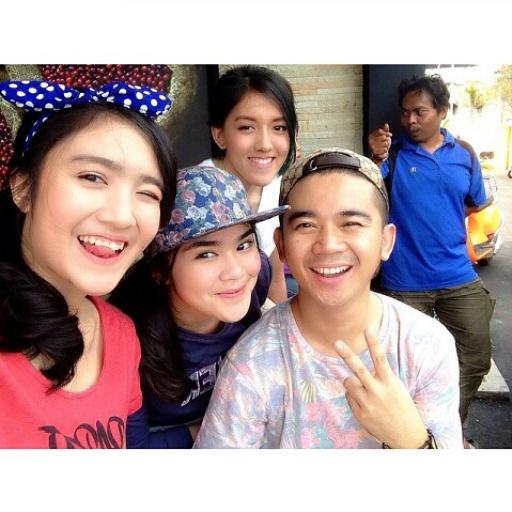Liina_chuubby's tweet photo. On Locations "Hear BEAT" #BLINK #NuProject @NuBLINKOfficial Semangat ya kalian @FebbyBlink @SiviaBlink @Ify_blink 😘❤ http://t.co/ABy1QXAqZk