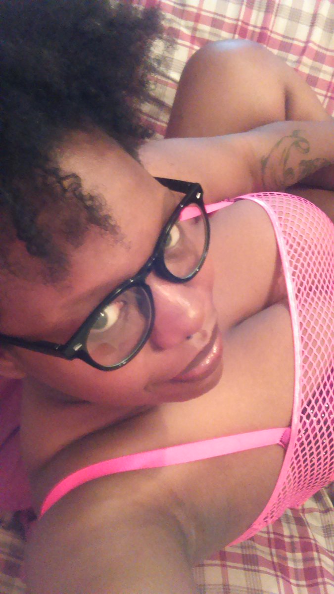 IAmVale69's tweet photo. Come and play with us!!! Vale and Saiyan_Princesss @tweetmycam @streamate #Liveonstreamate #GirlonGirl #BlackBitches http://t.co/RzvEJ8tj1i