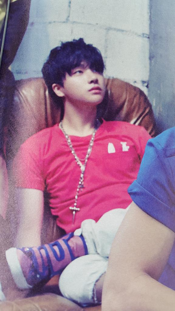 forgetmenot9427's tweet photo. [HIGHCUT] 너무 잘생겨서 솔직히 쫌 충격적임😵 http://t.co/lm1UQDxzg1