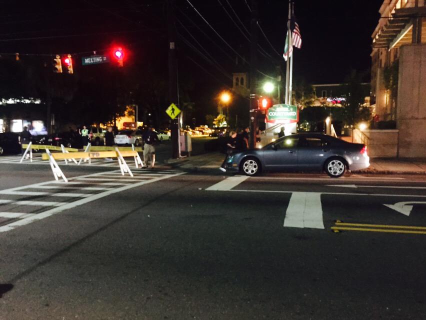 jtighe08's tweet photo. @CharlestonPD says a bomb threat by scene of deadly #chs #CharlestonChurchShooting @ABCNews4 #chsnews #CHS http://t.co/MgBBNBmhji