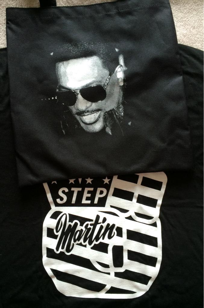 RatsnStar4life's tweet image. チャリ叔父バッグに王様Tシャツを中に忍ばせて💕、上京しま〜す🚃♬🚃♬
#step123  #35thAnniversary #masayukisuzuki