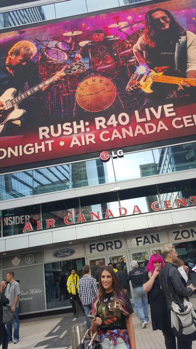 Hanging out with my sexy husband @kevinm00re &the AMAZING @rushtheband 4 his birthday!!!?☺️❤️ http://t