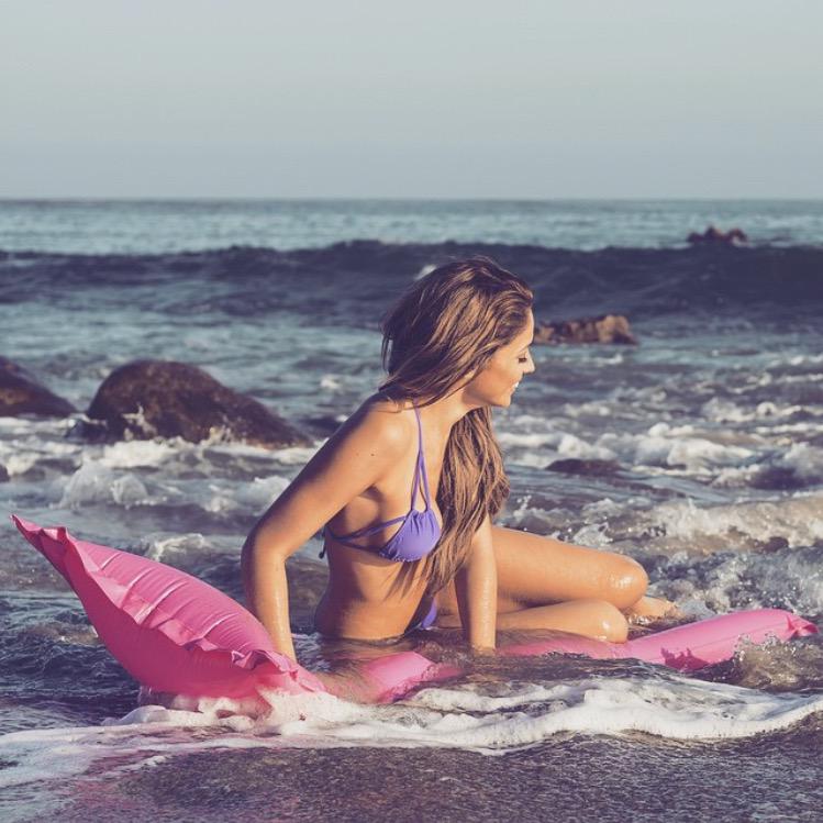 JossieJasmine's tweet photo. We took the pool to the beach #BTS @Darion_Ko #JossieOchoa http://t.co/GAv23CST98