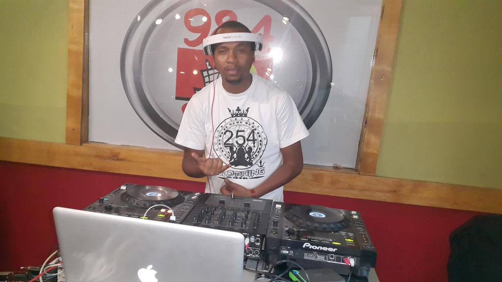 984inthemorning's tweet photo. Ladies and gentlemen, he's back! It's @amdjabstrakt on the ones and twos. #GuestDJThursday http://t.co/6FWX2a3cdQ