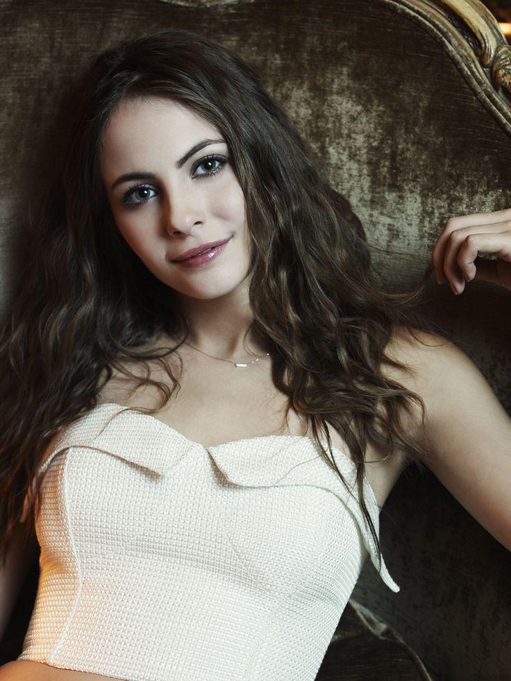 Felicidades a Willa Holland que hoy cumple 24 años, Thea Queen en de Happy birthday 