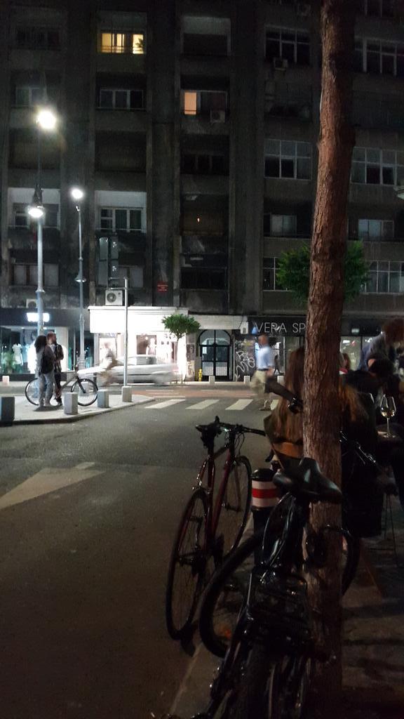 Dirk_Lauwers's tweet image. Epilogue #SUMPConference2015 .Segr. biking lane working as a spine for emerging #biking culture in #Bucharest. Check.