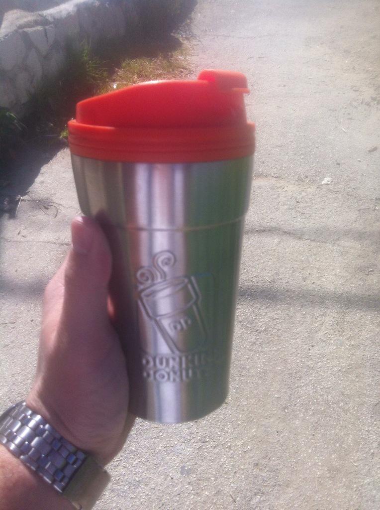 Shouting "I AM AMERICAN" rt now as I walk through the streets of #Israel w my <a href="/DunkinDonuts/">Dunkin'</a> coffee tumbler #ThatGuy