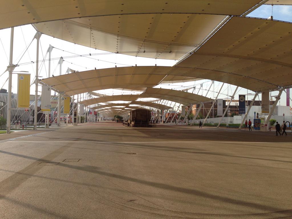 #EXPO2015 waiting for #MichelleObama... a cui l'ingresso verrà aperto un'ora prima delle 10 normali. #corriereit