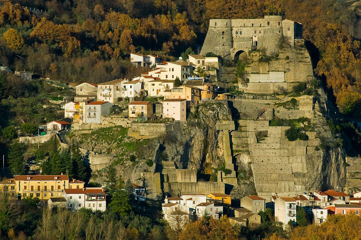 vivilMolise's tweet photo. Quante bellezze da scoprire in #Molise, terra poco conosciuta dove la realtà si fonde con la fantasia! http://t.co/FW3lL6FpiJ