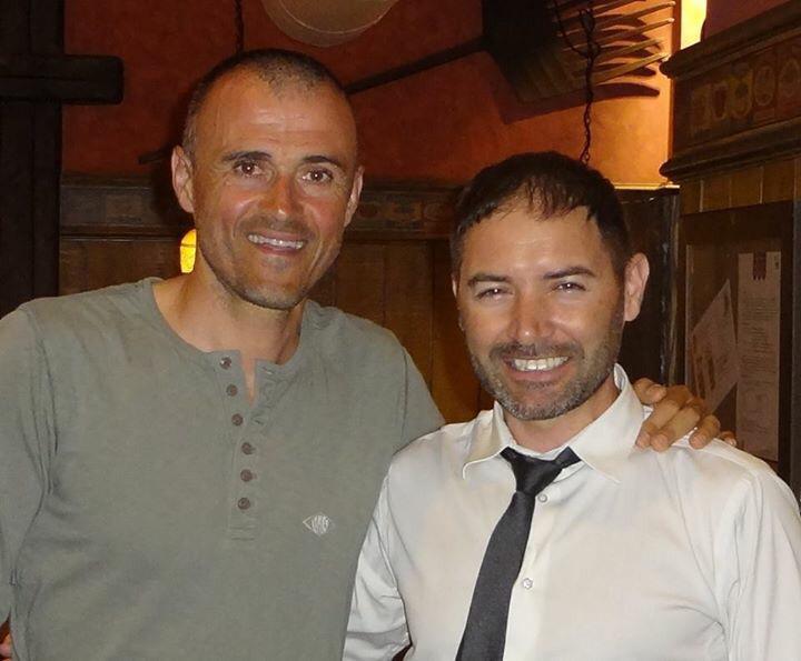 CIUDADELAGIJON's tweet photo. Una década separa las dos fotos. Cambiamos, evolucionamos...pero hay escenarios que siempre se repiten @LUISENRIQUE21 http://t.co/xsSNxbiAXV