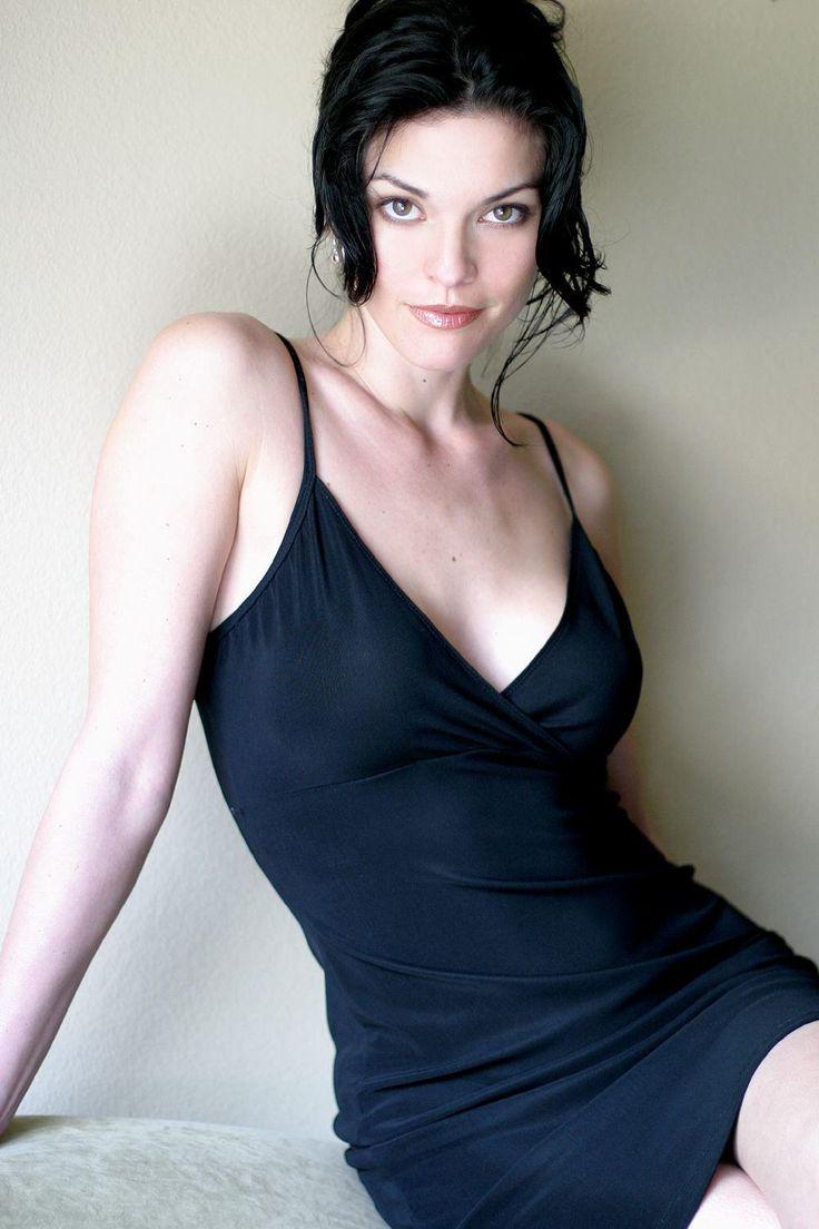 Muchas felicidades a Alana de la Garza que cumple 39 años en Happy birthday 