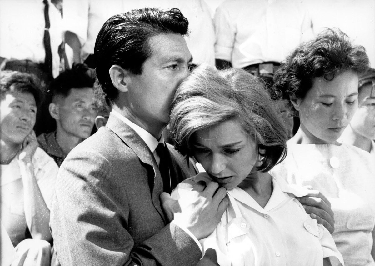 ecmescola's tweet photo. CICLE CINEFÒRUM
Dissabte 20 a les 18:30 "Hiroshima mon amour" (Alain Resnais) 
Tens la teva plaça? 
info:93 0117328 http://t.co/IcmON8qDID