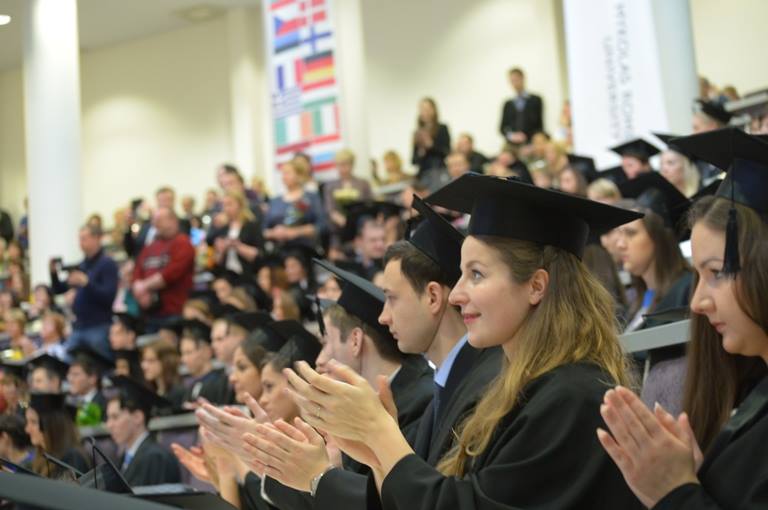 MRUlt's tweet photo. GRADUATION DAY @MRUlt 
http://t.co/79ECa6h2jJ http://t.co/eGopconLDc