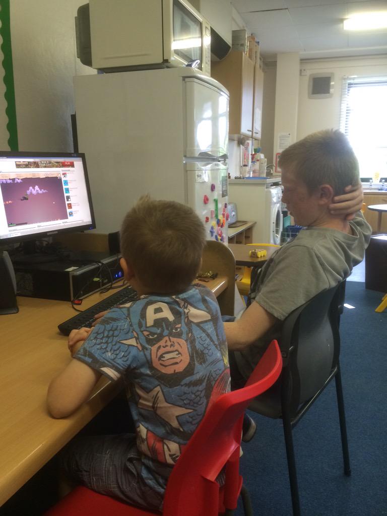 BorestoneNu's tweet image. Aiden  (p7) and James (nursery) sharing their interests in ICT and aeroplanes #scaffoldinglearning