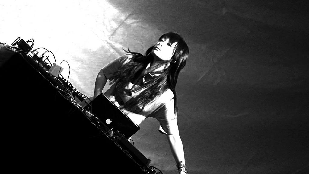 Circus Osaka On Twitter 07 18 土 Function テクノ シーンの最重要アーティスト Function来襲 電子音楽の最高峰レーベル Raster Noton におけ る 初の女性ソロアーティストkyokaとの共演が決定 Http T Co Pauqcxcrsl