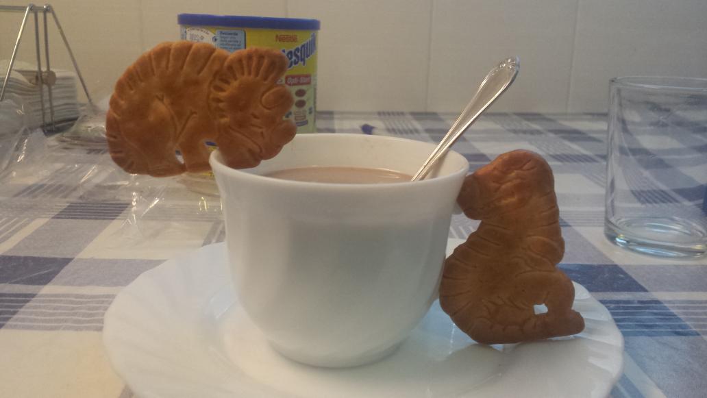 GabyDrum's tweet image. El triceratops bebe para recuperar fuerzas, ajeno a la atenta mirada del rex que acecha sigilosamente. 24 años tengo.