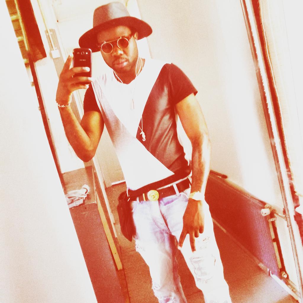 MoneyRespec's tweet image. Sexy pimp O.M.G &amp;amp; W,T,F HAHAHAHAHAH