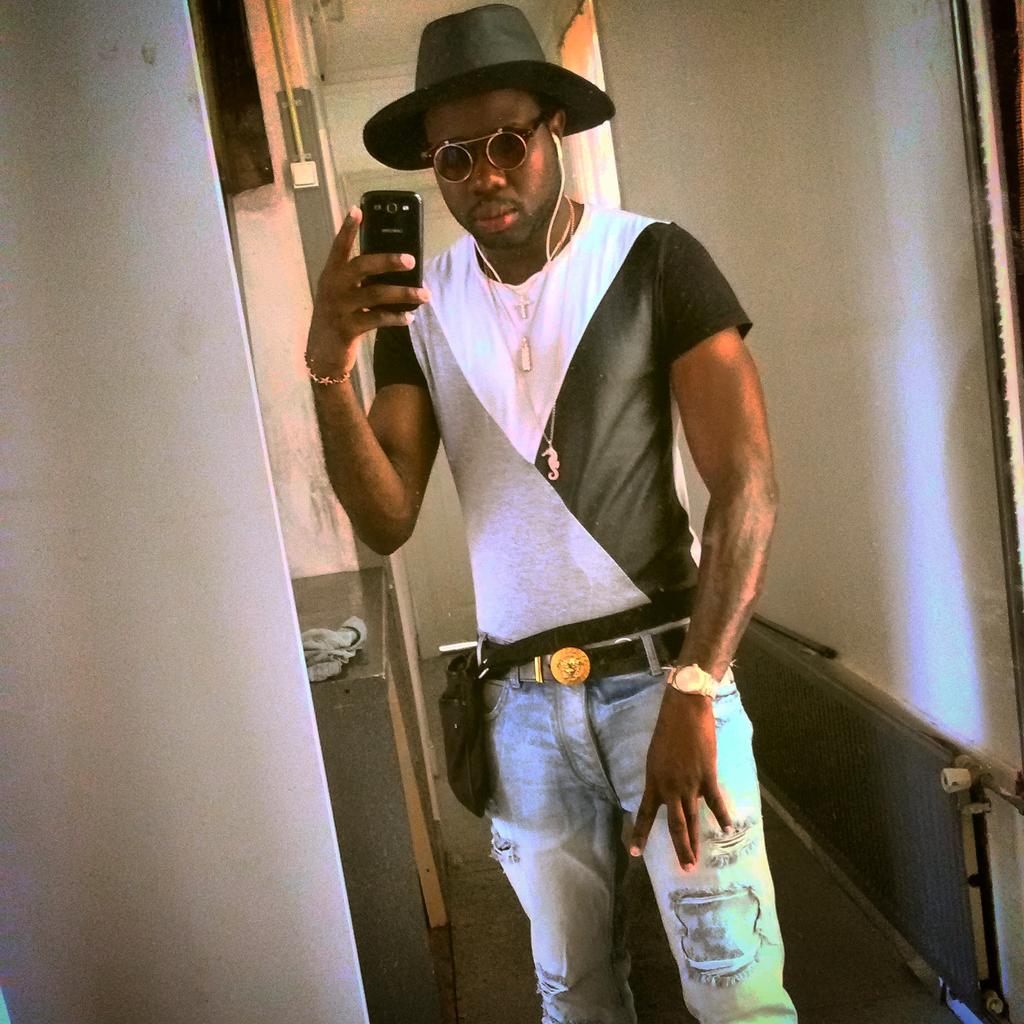 MoneyRespec's tweet image. Sexy pimp O.M.G &amp;amp; W,T,F HAHAHAHAHAH