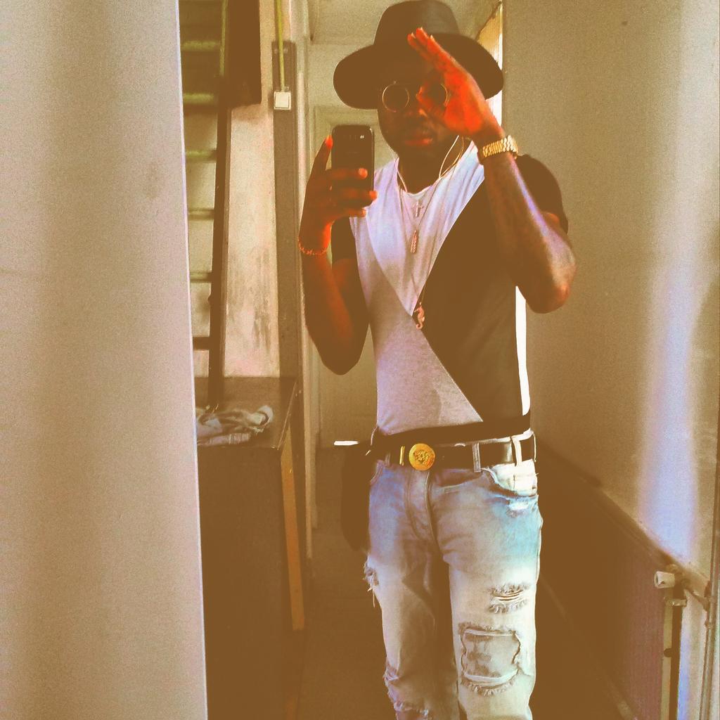 MoneyRespec's tweet image. Sexy pimp O.M.G &amp;amp; W,T,F HAHAHAHAHAH