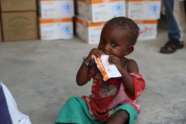 WFPGovts's tweet photo. #SaudiArabia provides nutritious dates for families in Somalia during #Ramadan http://t.co/sCFOTfOtLm http://t.co/rPsCGGrE40