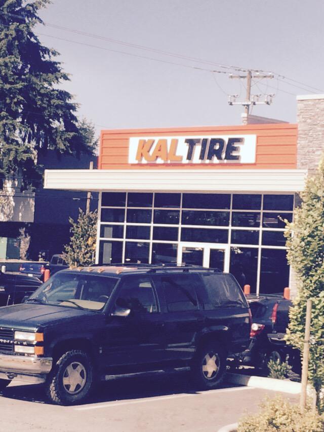 LarryStyba's tweet photo. First rescue today 4 flat tires to the customers favourite choice- Kal Tire Maple Ridge. @KalTire #mapleridgetowing http://t.co/kNm2O4KIGY