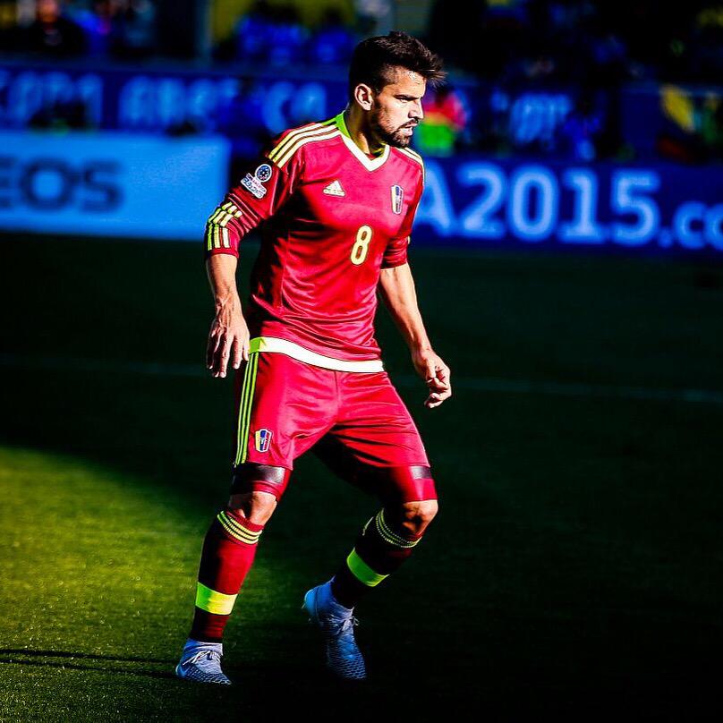 TomasRincon5's tweet photo. Que Dios nos guíe el camino. Venezuela unidad por un solo objetivo ⚽️ http://t.co/xoyFu9M720