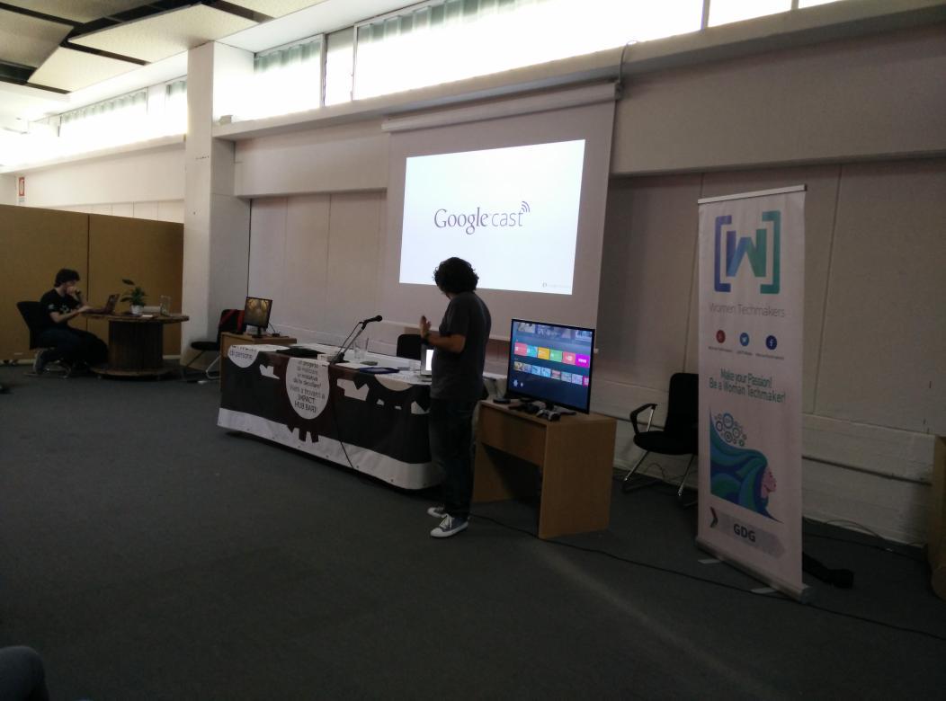 WTMItalia's tweet photo. @michelmurabito from @googleitalia talks about #googlecast @ #androidtv event at #gdgbari #gointv @francesco_1985 http://t.co/F2Dx7IEK2U