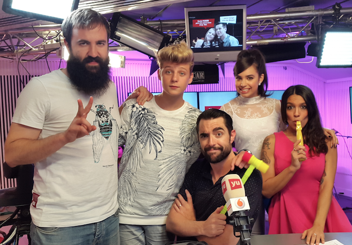 vodafoneyu's tweet photo. ¡Qué bien lo hemos pasado con @calumHeaslip1 y @sofiaacarson! #yuCartoon @LorenaCastell @DaniMateoAgain @SrCastelo http://t.co/a5UTVeYnSv