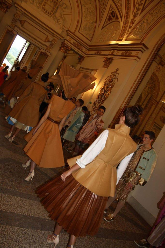 p1aul8a's tweet photo. #paularimolidesigner#fashion#design#trend#pitti88th#polimoda#fashionweek#london#paper#florence#paris http://t.co/xABNLq3iQM