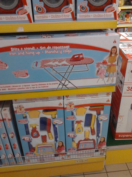 Ha sempre il suo fascino vivere negli anni Cinquanta. http://t.co/awDdrtla8y<a href="/tag/oravolanoipiatti"class="tags"><span>#oravolanoipiatti</span></a><a href="/tag/mettozizzania"class="tags"><span>#mettozizzania</span></a>