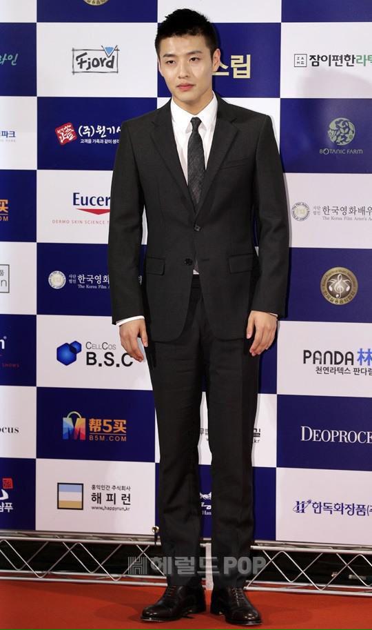 อียอนฮี คิมอูบิน อีซึงกิ คังฮานึล เข้าร่วมงาน 2015 Korea Movie Stars Award ที่จัดขึ้นในวันนี้💕
