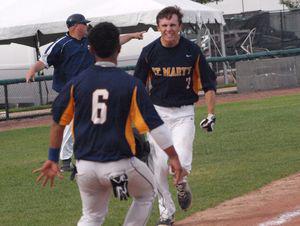 ItemSports's tweet image. St. Mary's survives to reach Division 3 state final. bit.ly/1LkJ659