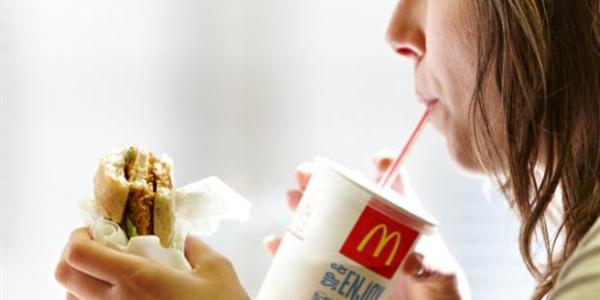 CampaignBrands's tweet image. McDonald's signs up for first Snapchat branded filters bit.ly/1GioTsn by @shonaghosh