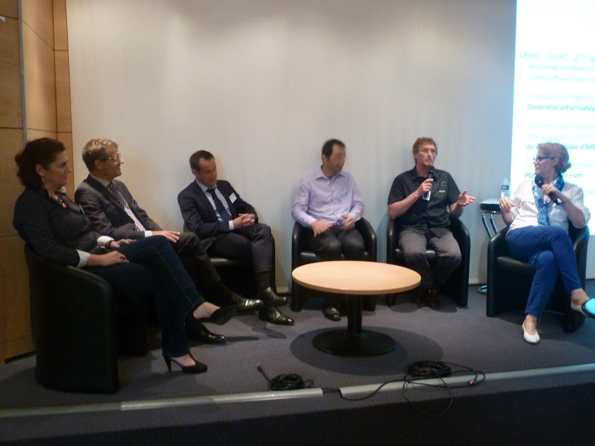 DecideursNum's tweet image. 2ème table ronde sur la transformation digitale des entreprises aux @DecideursNum par @LeClustR et @thedigitalcie