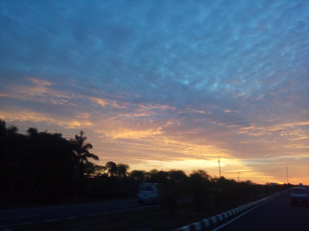1073319dd5914e5's tweet photo. #_cool #_weather... cApTuReD by mE . ππππ http://t.co/muikZtwyA0