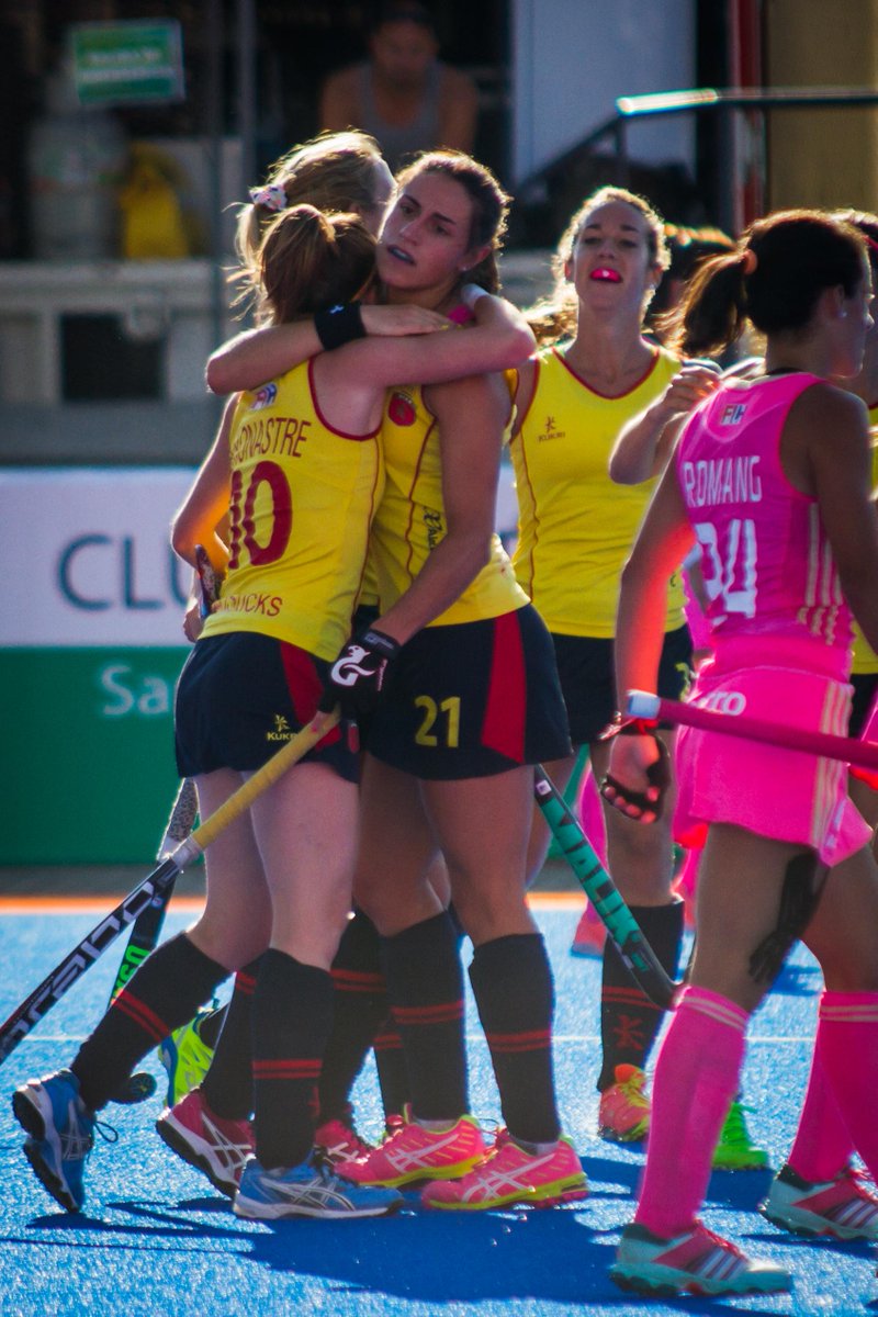 facebook.com/media/set/?set…
#RoadToRio #HWL2015 #redsticks <a href="/AbsolutaFem/">RedsticksHockeyFem</a>