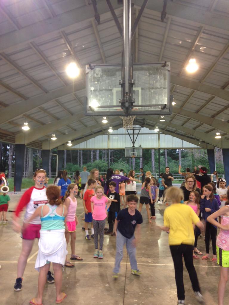 CampWise's tweet photo. Chalutzim visited the attractions at the Circus! #eveningprograms http://t.co/Iozq0J4N9Z