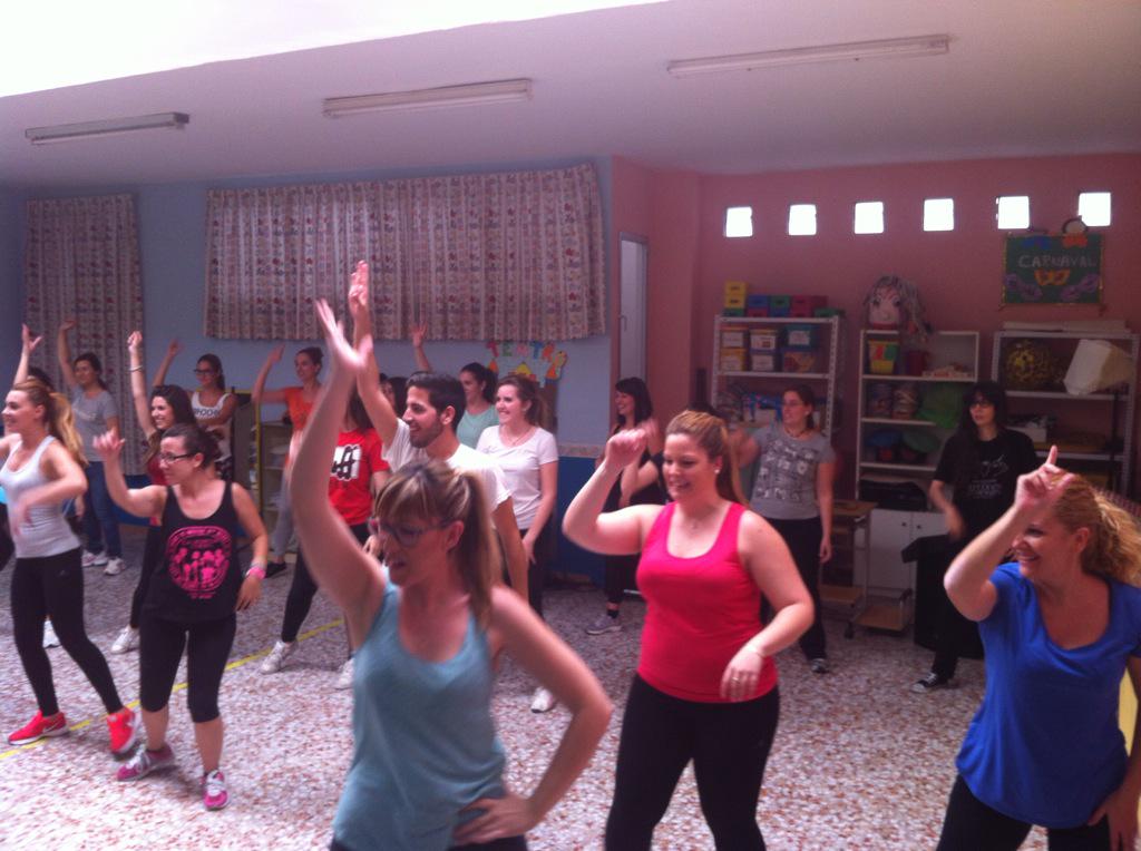 rubencep's tweet photo. Y para celebrarlo, hemos bailado... http://t.co/m8fmUO7oQt